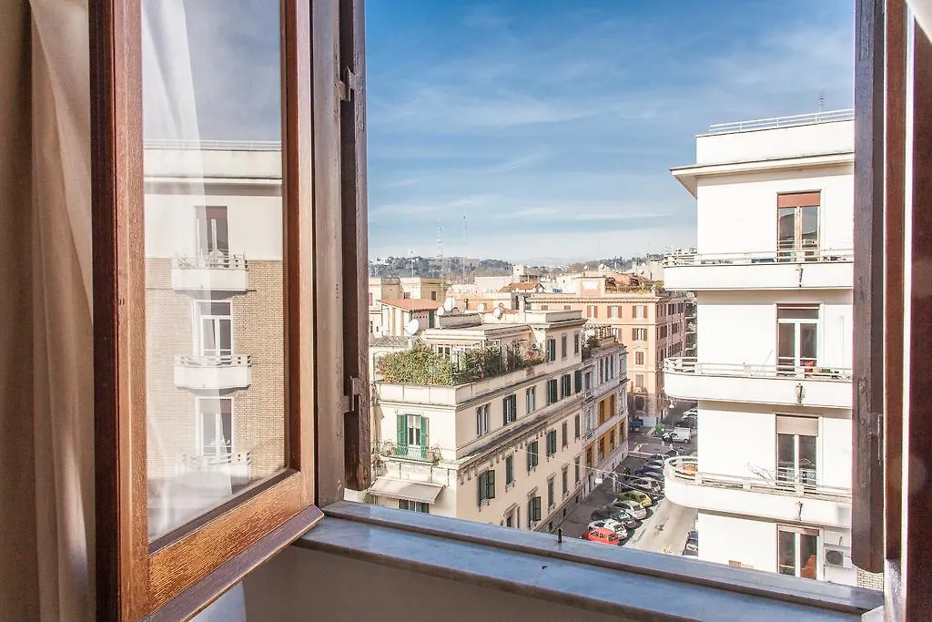 Apartop Guest House Rome 3*,